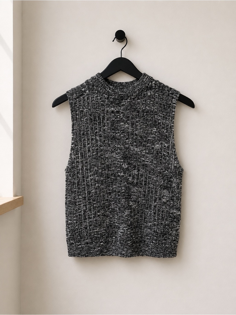 H&M Sleeveless Ribbed Knit Top in Black and White Marled